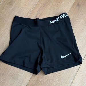 Nike Pro Girls Athletic Black Shorts, Medium